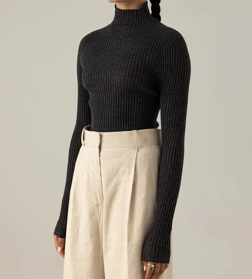 Fine ribbed wool turtle neck | Essence